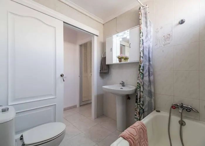 Paseo Maritimo Rey De Espana * פואנגירולה