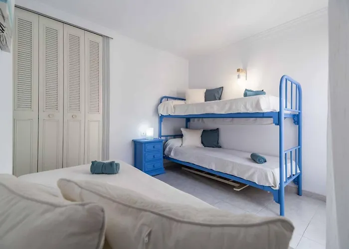 Paseo Maritimo Rey De Espana * פואנגירולה