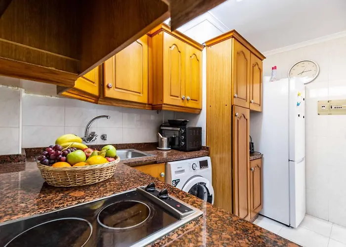 Paseo Maritimo Rey De Espana * פואנגירולה